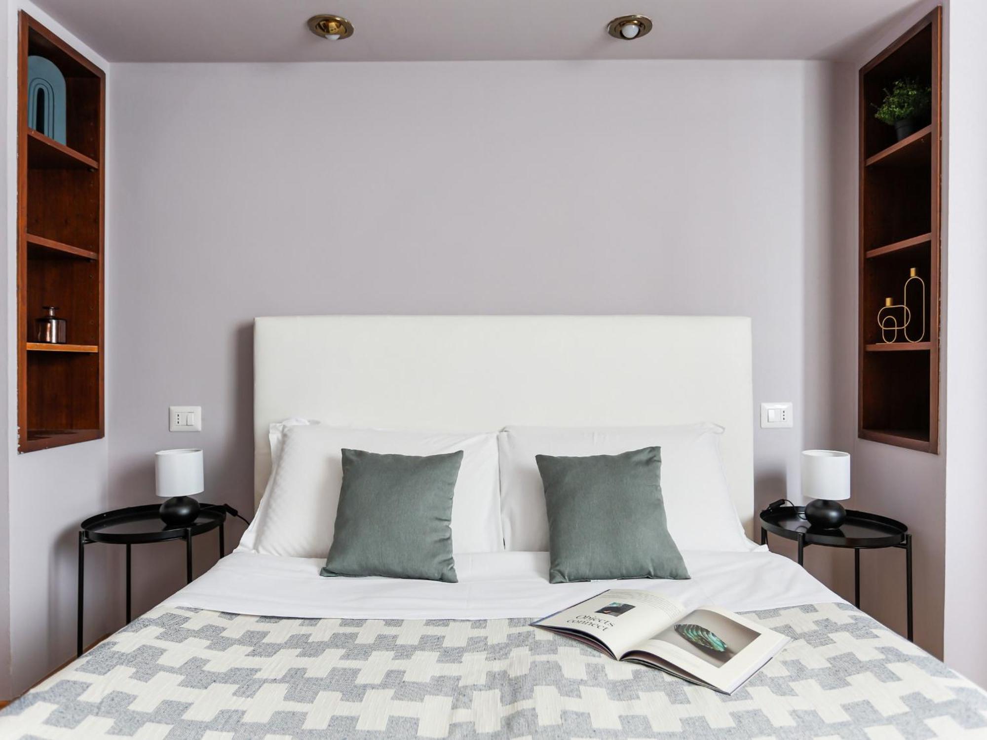 The Rent - Spacious One-bedroom In Moscova District Apartment